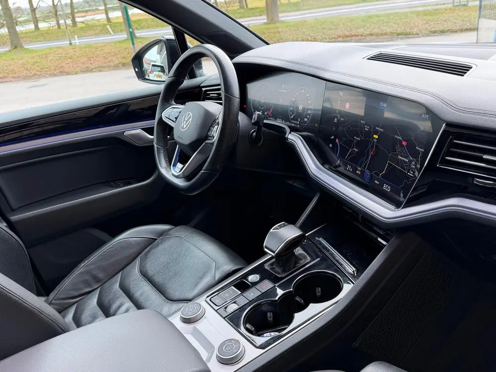 Volkswagen Touareg 3.0 TSi 4MOTION R / Lapiz Blue / Pano / uit 2021, foto 15