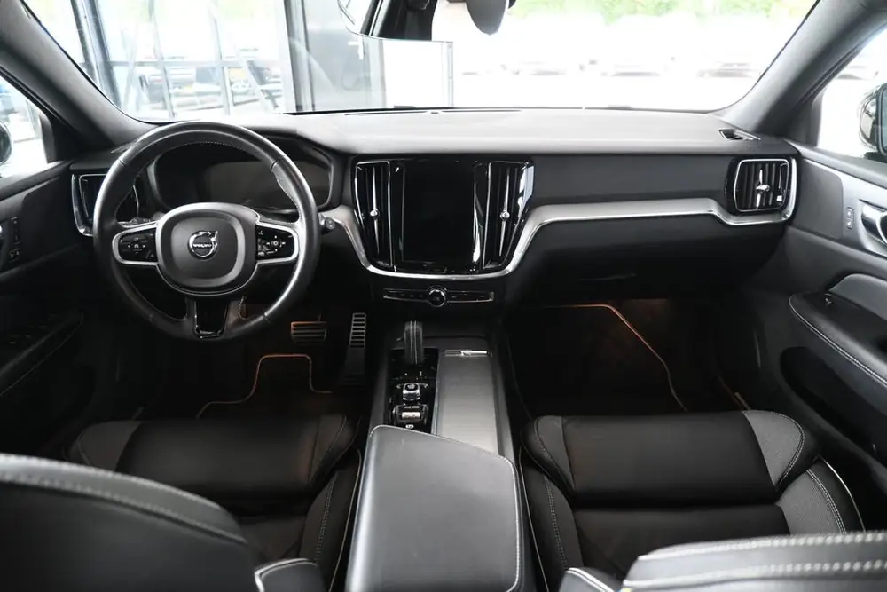 Volvo V60 2.0 B4 R-Design Navigatie Carplay Stoel/Stoelverwa uit 2020, foto 2