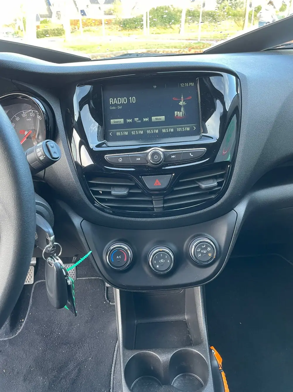 Opel Karl 1.0 ecoFLEX 120 Jaar Edition uit 2019, foto 10