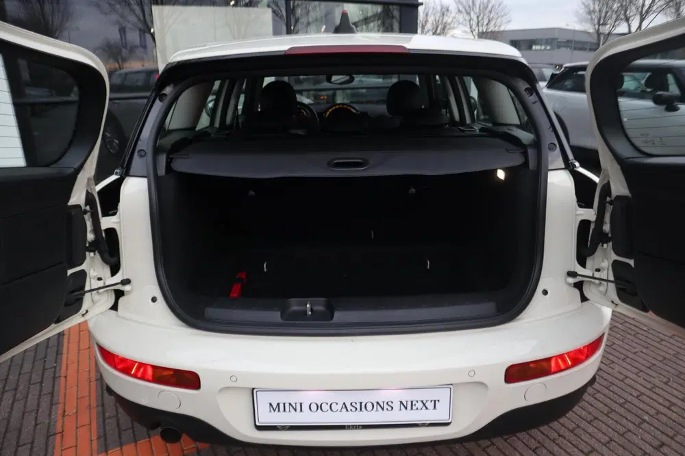 Mini Clubman One uit 2022, foto 11
