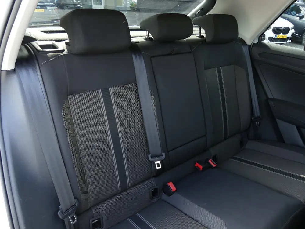 Volkswagen T-Roc 1.0 TSI Style Business uit 2021, foto 9