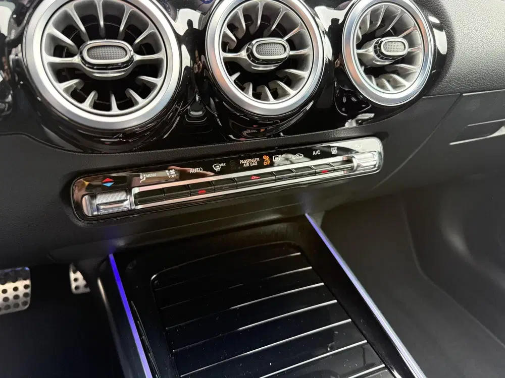 Mercedes-Benz GLA 250 e AMG Line PLUG-IN ADAPTIVE CRUISE. uit 2024, foto 14