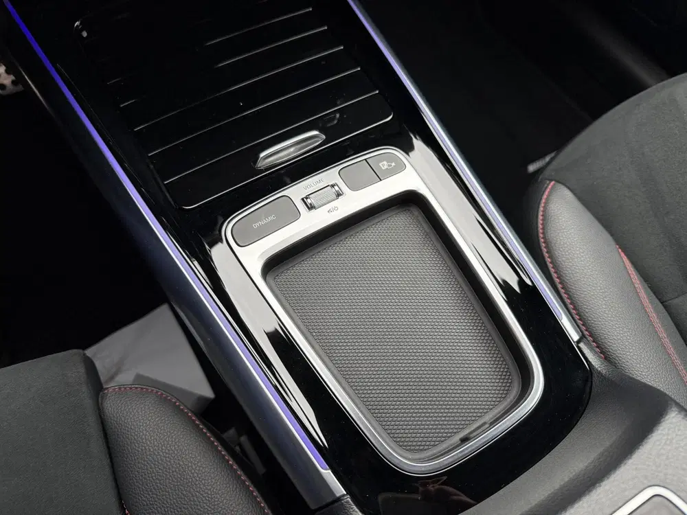Mercedes-Benz GLA 250 e AMG Line PLUG-IN ADAPTIVE CRUISE. uit 2024, foto 15