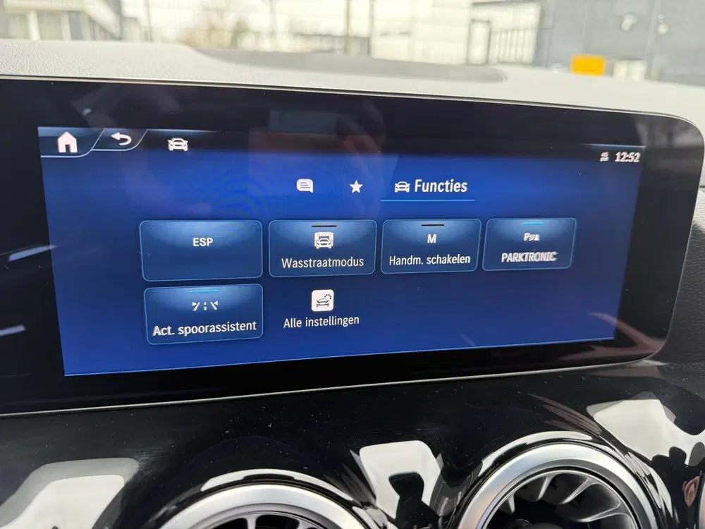 Mercedes-Benz GLA 250 e AMG Line PLUG-IN ADAPTIVE CRUISE. uit 2024, foto 18