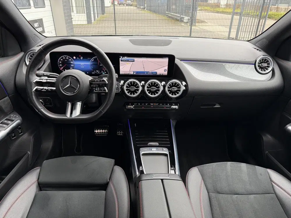 Mercedes-Benz GLA 250 e AMG Line PLUG-IN ADAPTIVE CRUISE. uit 2024, foto 2
