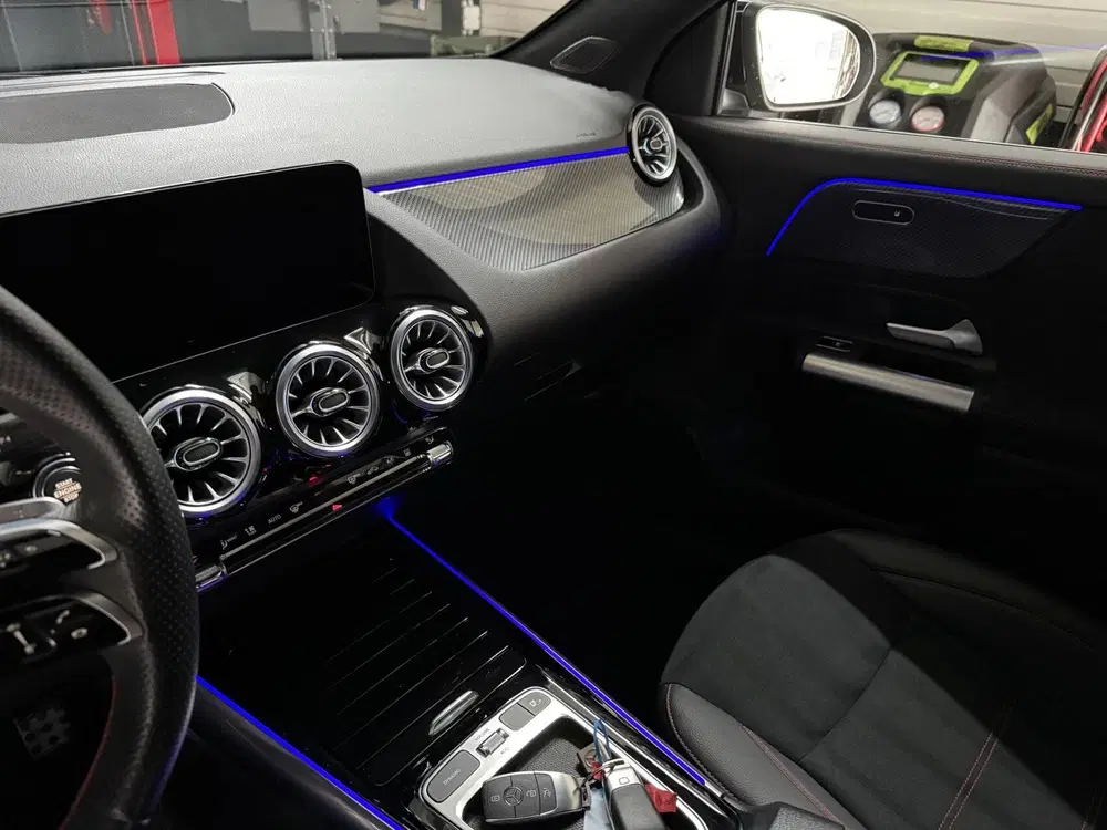 Mercedes-Benz GLA 250 e AMG Line PLUG-IN ADAPTIVE CRUISE. uit 2024, foto 4