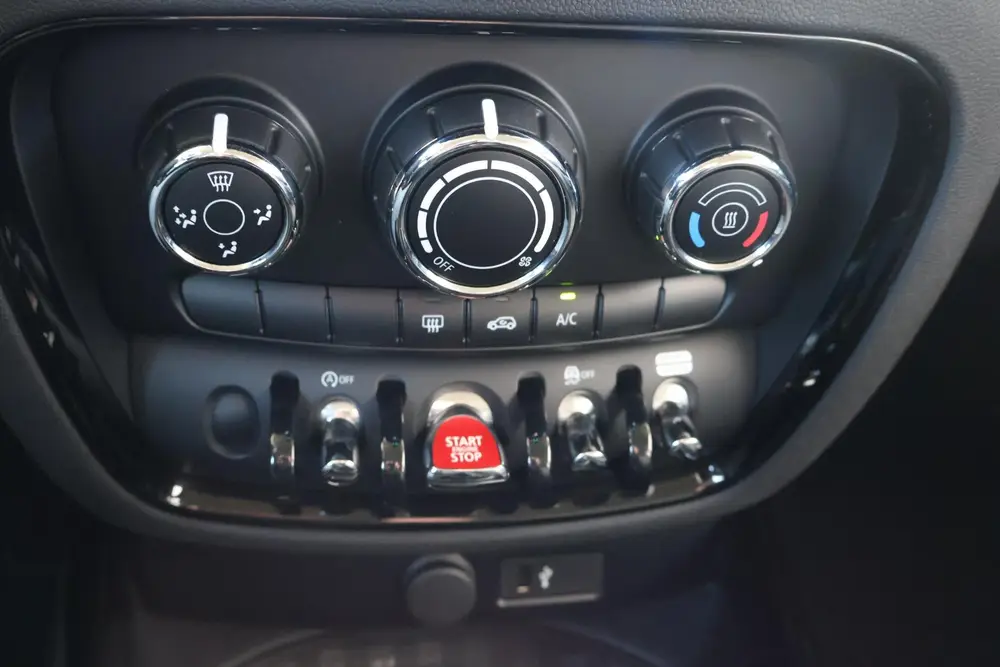 Mini Clubman One uit 2022, foto 12