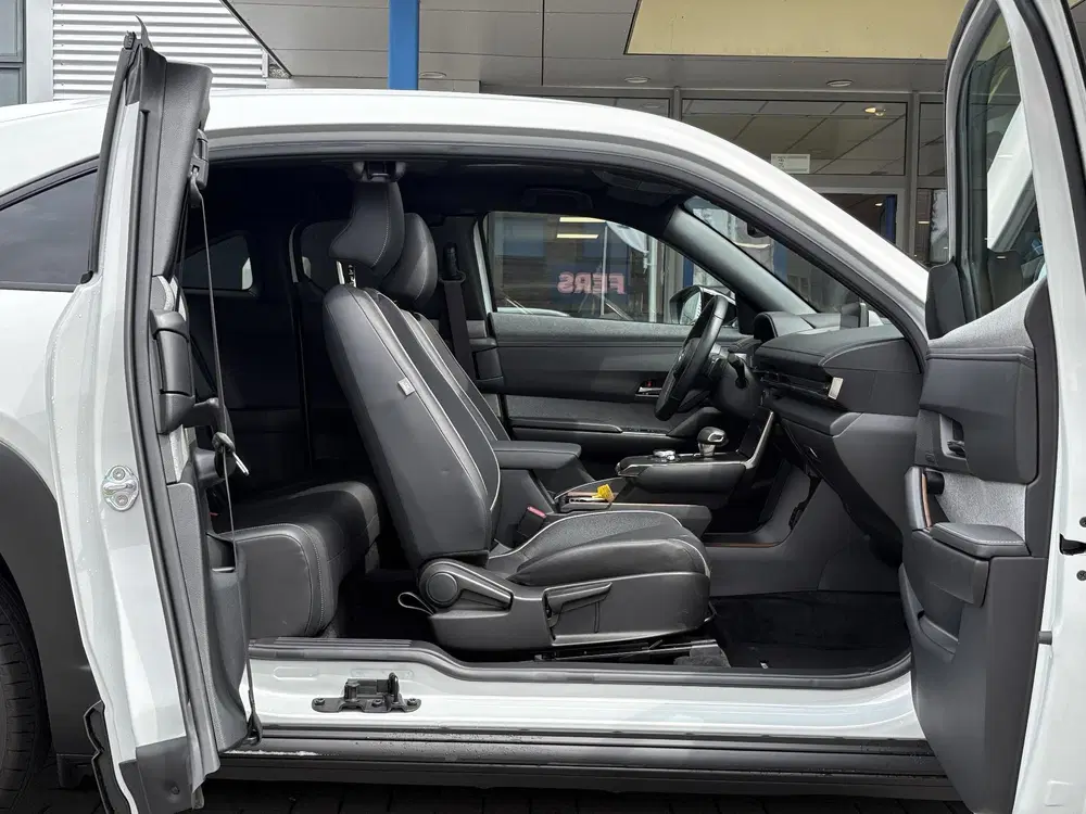 Mazda MX-30 e-SkyActiv R-EV 170 Makoto uit 2023, foto 5