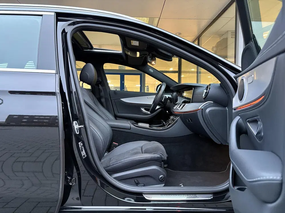 Mercedes-Benz E-Klasse 300 e AMG Line PHEV uit 2023, foto 10