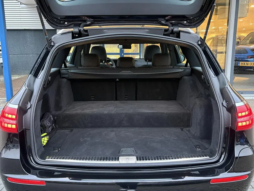 Mercedes-Benz E-Klasse 300 e AMG Line PHEV uit 2023, foto 11