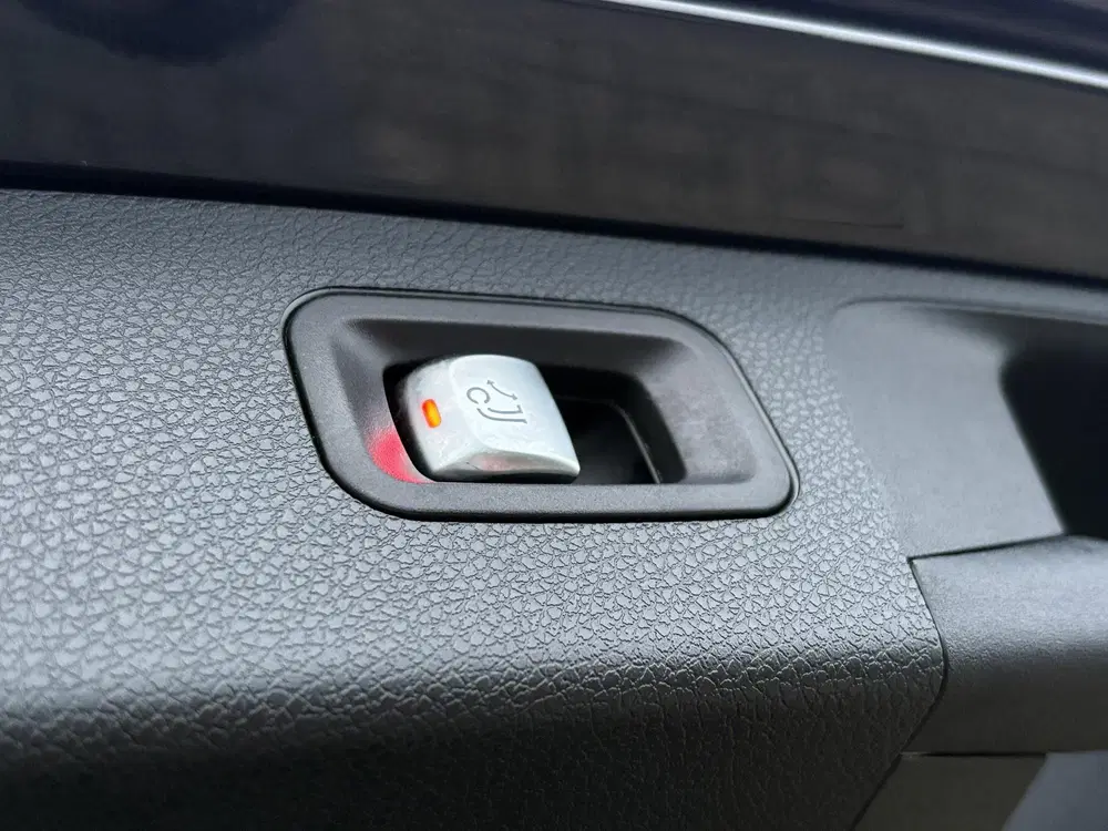 Mercedes-Benz E-Klasse 300 e AMG Line PHEV uit 2023, foto 13