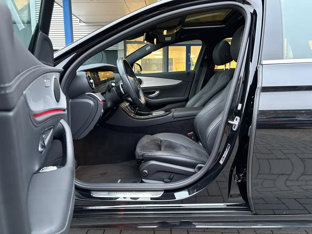 Mercedes-Benz E-Klasse 300 e AMG Line PHEV uit 2023, foto 16