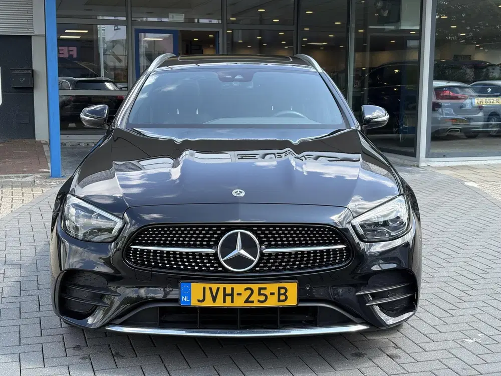 Mercedes-Benz E-Klasse 300 e AMG Line PHEV uit 2023, foto 2