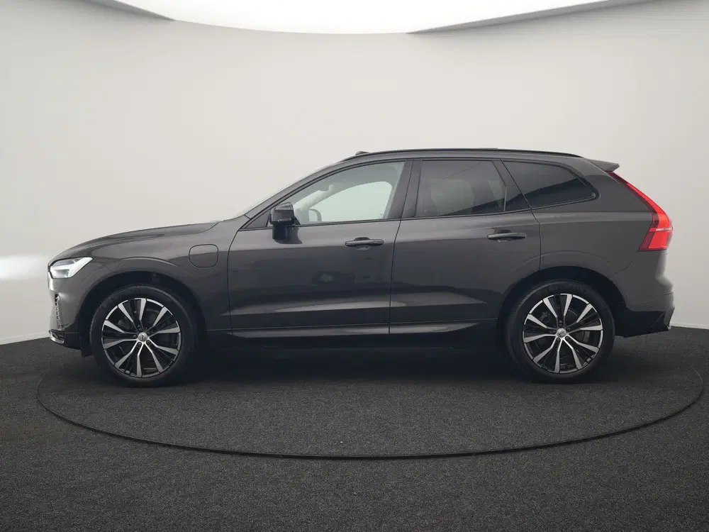 Volvo XC60 T6 AWD R-Design LONG RANGE PHEV 350pk Deal uit 2023, foto 2