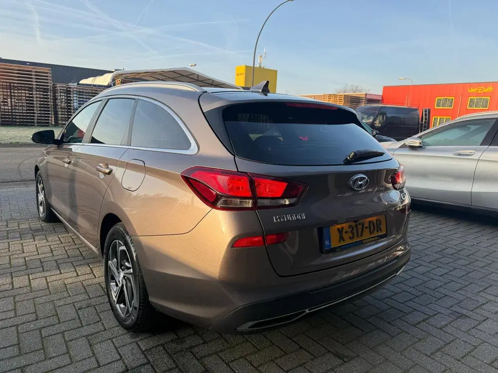 Hyundai i30 1.5 T-GDi MHEV Premium uit 2022, foto 10
