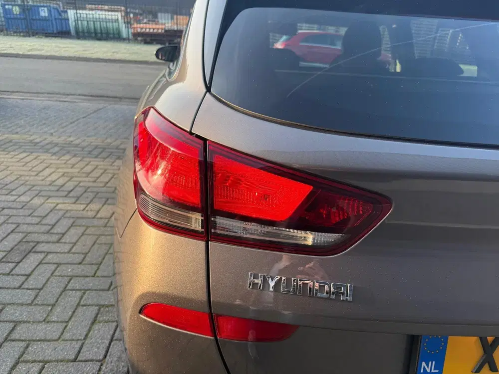 Hyundai i30 1.5 T-GDi MHEV Premium uit 2022, foto 11