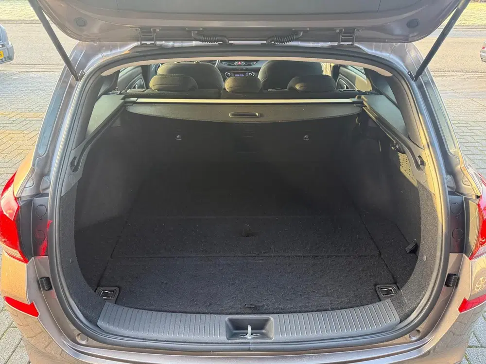 Hyundai i30 1.5 T-GDi MHEV Premium uit 2022, foto 12