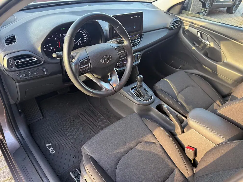 Hyundai i30 1.5 T-GDi MHEV Premium uit 2022, foto 18
