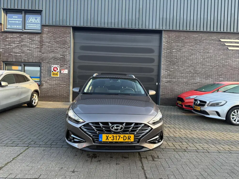 Hyundai i30 1.5 T-GDi MHEV Premium uit 2022, foto 3
