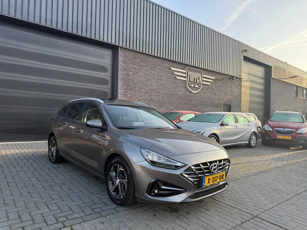 Hyundai i30 1.5 T-GDi MHEV Premium uit 2022, foto 4