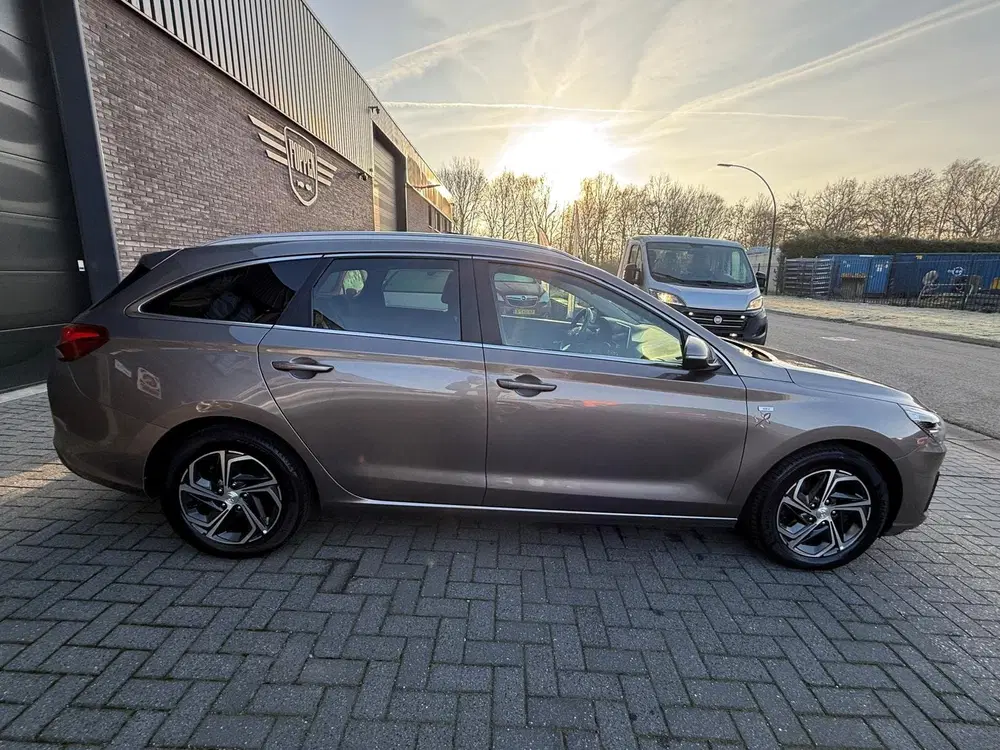 Hyundai i30 1.5 T-GDi MHEV Premium uit 2022, foto 5