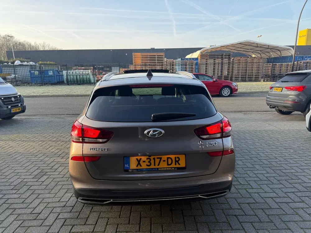 Hyundai i30 1.5 T-GDi MHEV Premium uit 2022, foto 7