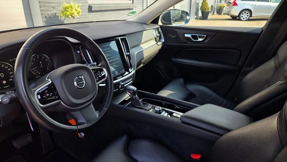 Volvo V60 2.0 T5 Inscription uit 2019, foto 15