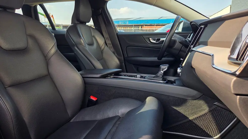Volvo V60 2.0 T5 Inscription uit 2019, foto 17