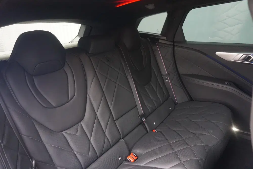 BMW XM uit 2024, foto 16