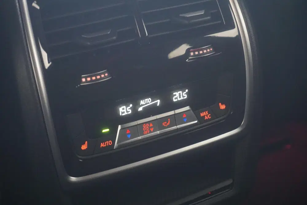 BMW XM uit 2024, foto 18