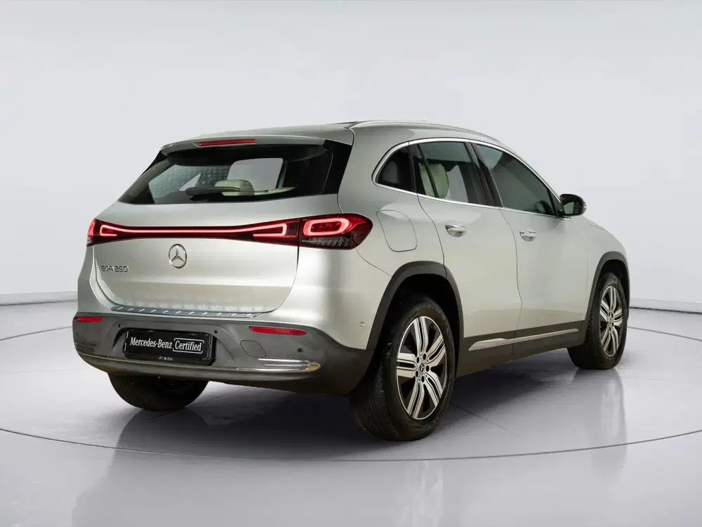 Mercedes-Benz EQA 250 Luxury Line 67 kWh uit 2023, foto 2