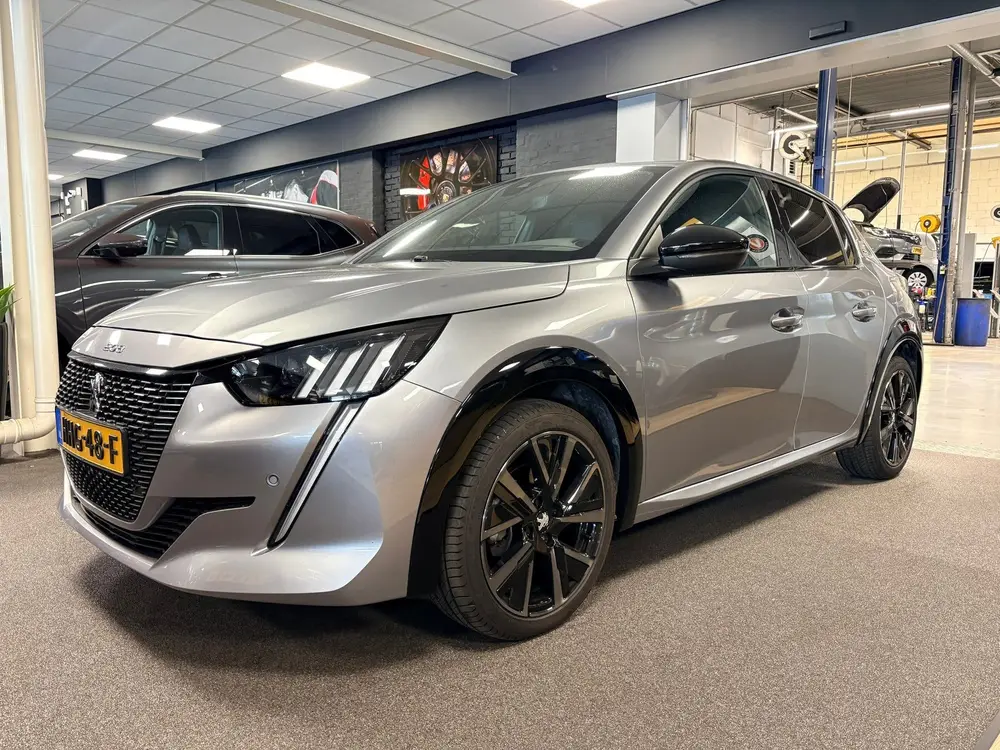 Peugeot 208 1.2 GT 101pk uit 2023
