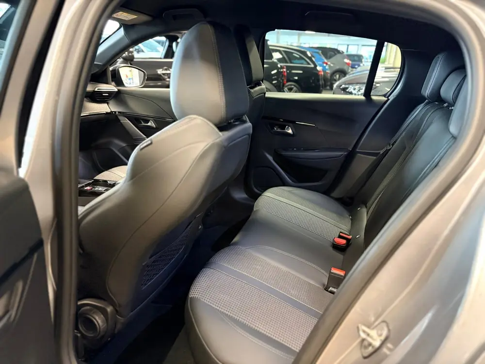 Peugeot 208 1.2 GT 101pk uit 2023, foto 12