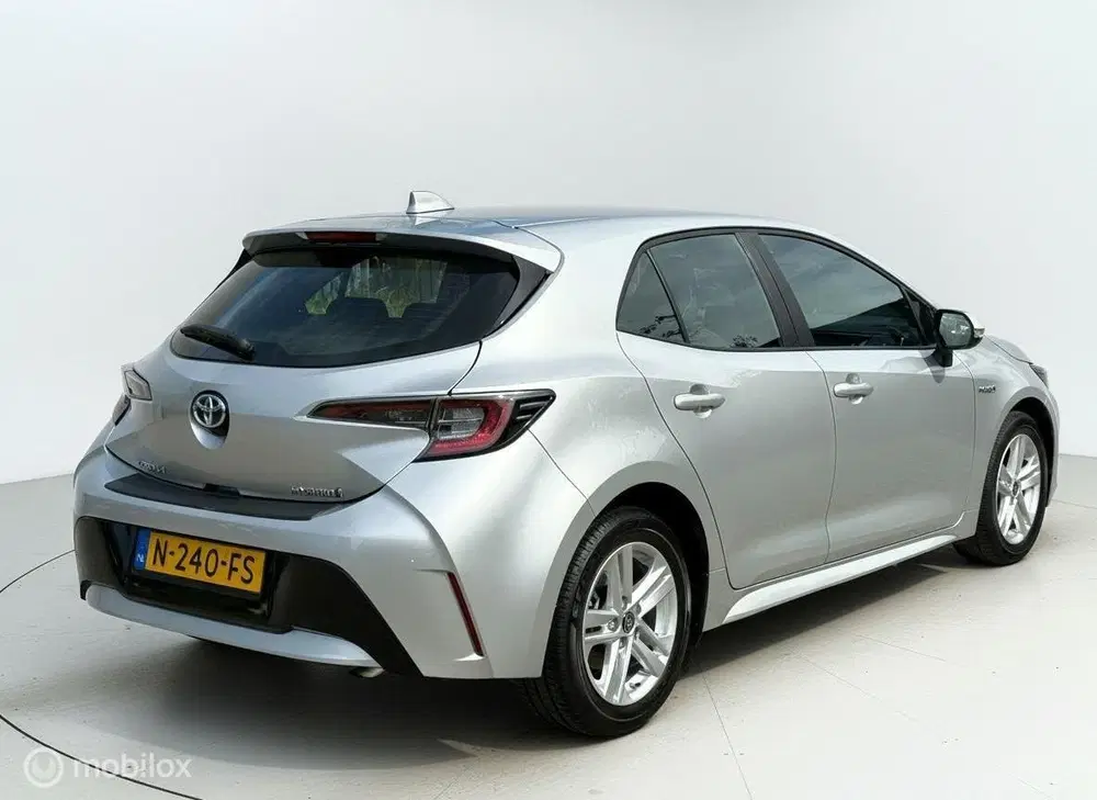 Toyota Corolla 1.8 Hybrid Business CAMERA uit 2021, foto 2
