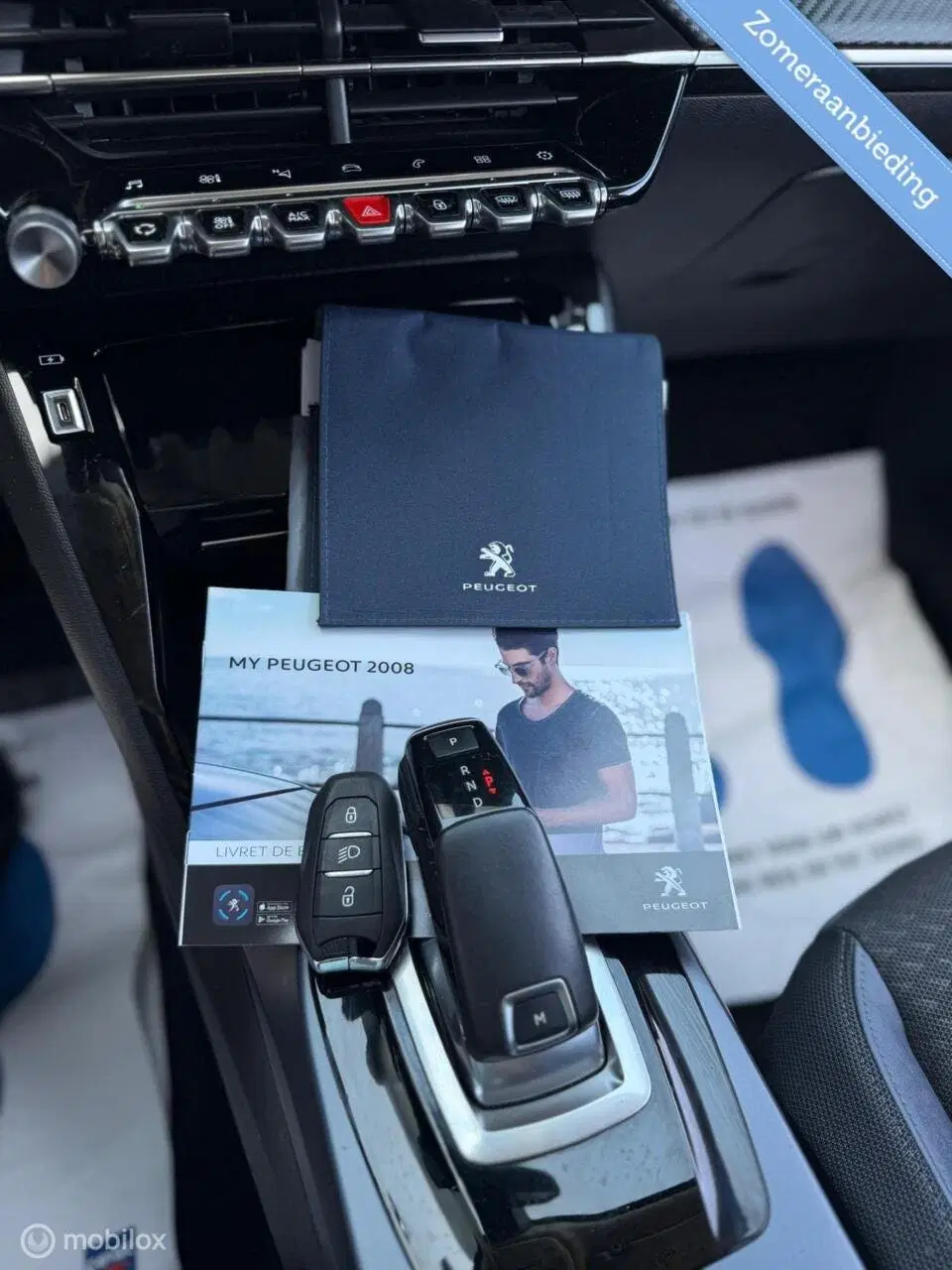 Peugeot 2008 1.2 PureTech Allure Automaat uit 2020, foto 17