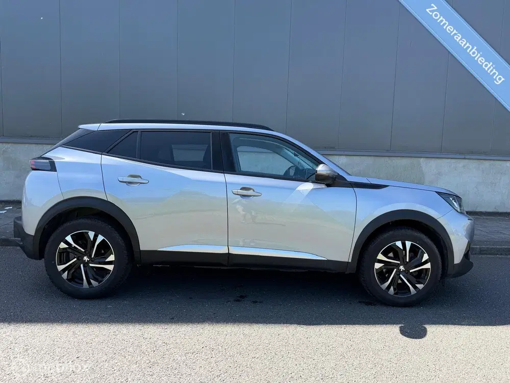 Peugeot 2008 1.2 PureTech Allure Automaat uit 2020, foto 2