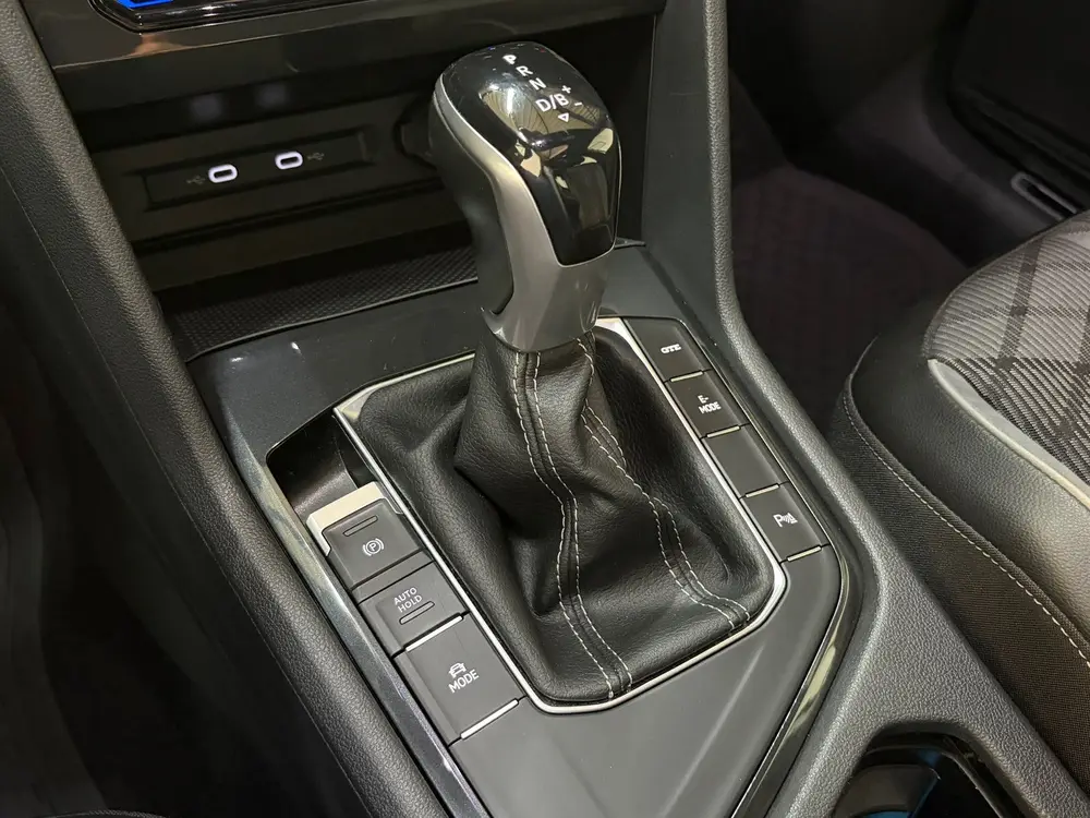 Volkswagen Tiguan 1.4 TSI eHybrid R-Line Business+ Panoramad uit 2022, foto 20