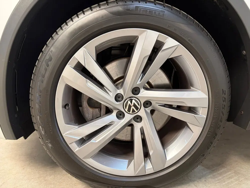 Volkswagen Tiguan 1.4 TSI eHybrid R-Line Business+ Panoramad uit 2022, foto 9