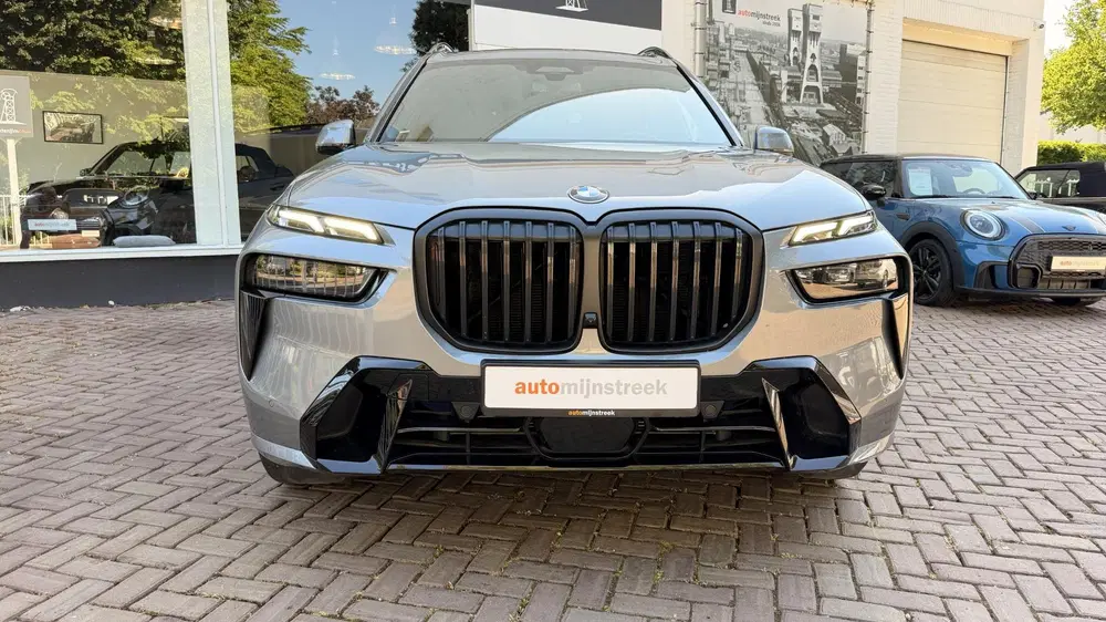 BMW X7 xDrive40i uit 2023, foto 4