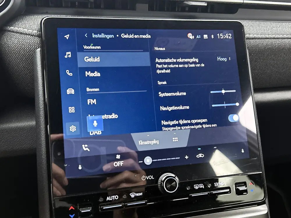 Lexus LBX 2WD uit 2025, foto 12