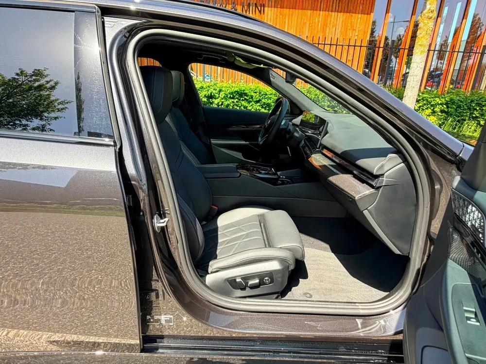 BMW i5 eDrive40 M-Sport PRO uit 2025, foto 12