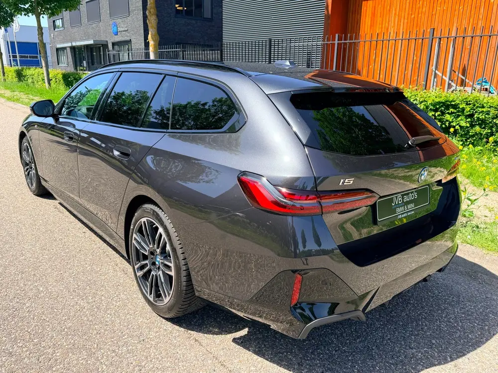 BMW i5 eDrive40 M-Sport PRO uit 2025, foto 2