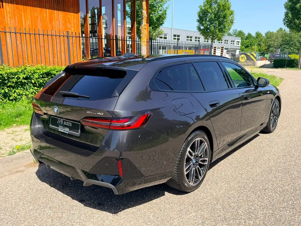 BMW i5 eDrive40 M-Sport PRO uit 2025, foto 5