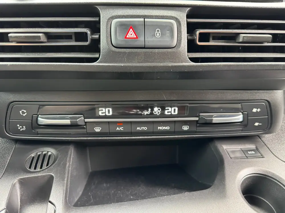 Citroën Berlingo Citroen Berlingo 1.2 PureTech Shine Automa uit 2019, foto 14