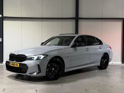 BMW 3-serie 320e Sedan SOH 98% M-sport Pano Brooklyn G uit 2023