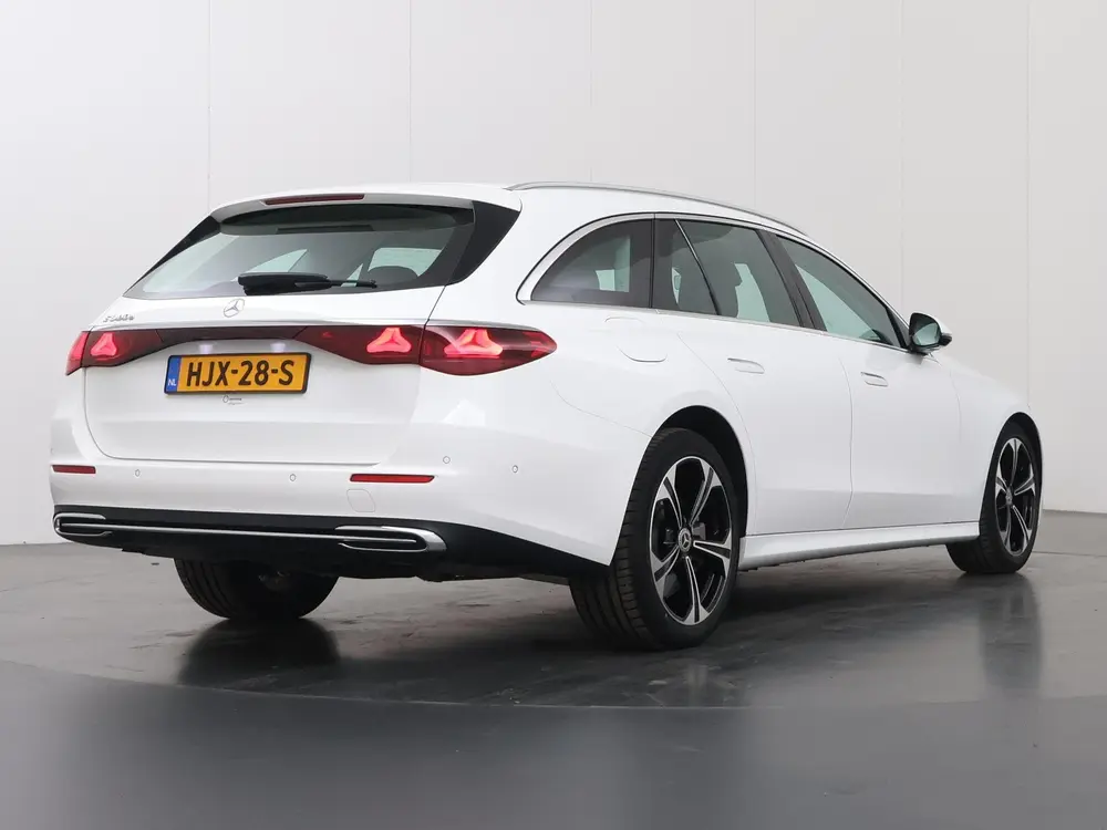 Mercedes-Benz E-Klasse 300 e Luxury Line uit 2024, foto 2