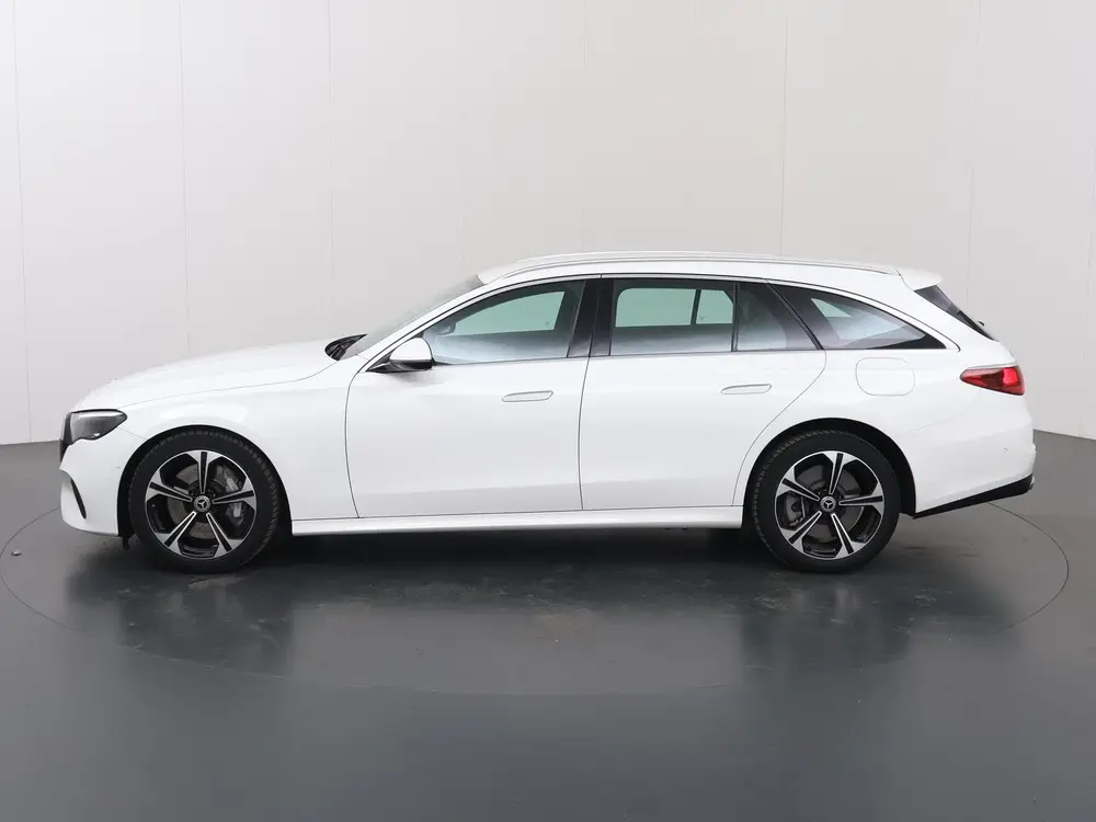 Mercedes-Benz E-Klasse 300 e Luxury Line uit 2024, foto 5