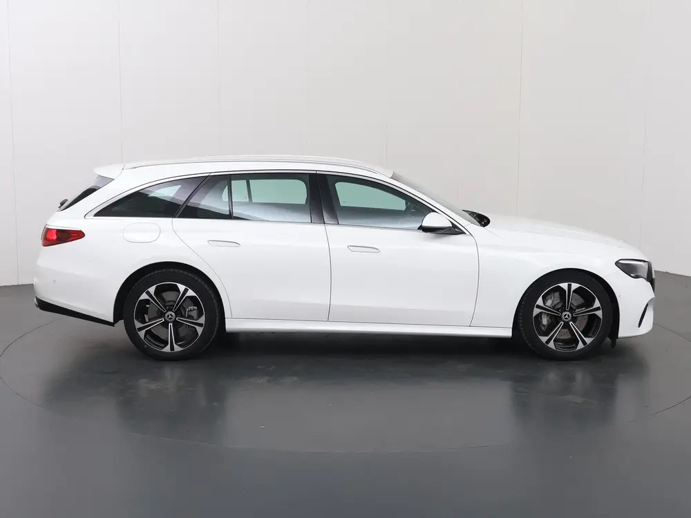 Mercedes-Benz E-Klasse 300 e Luxury Line uit 2024, foto 6