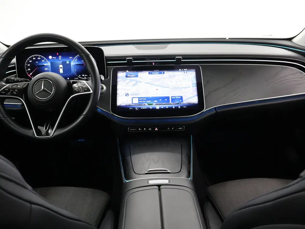 Mercedes-Benz E-Klasse 300 e Luxury Line uit 2024, foto 8