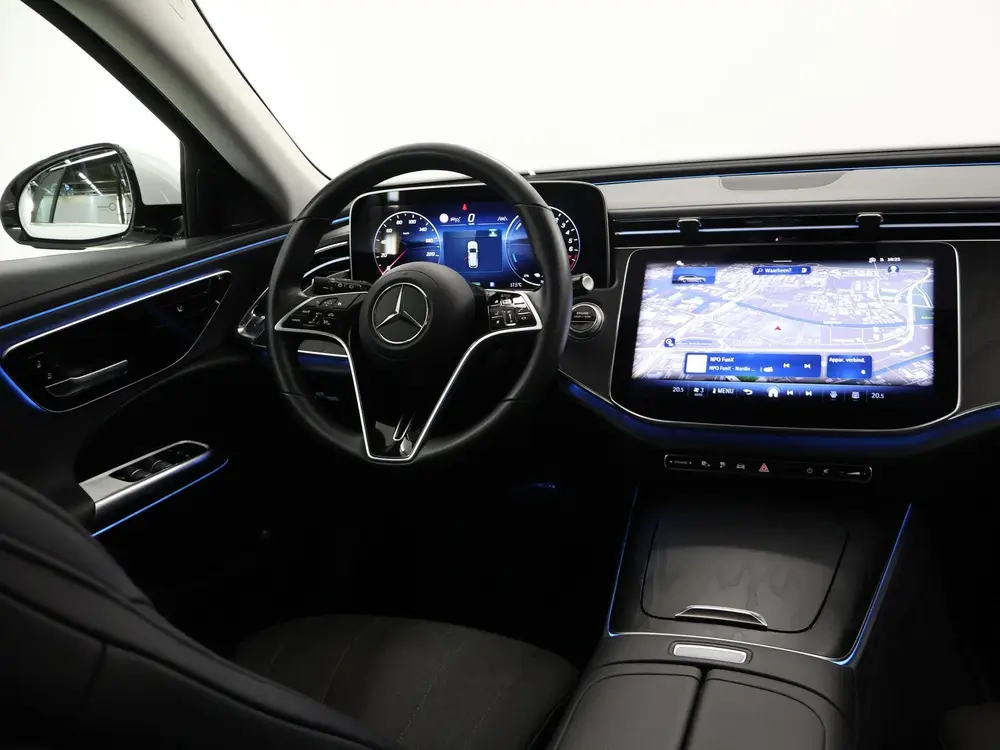 Mercedes-Benz E-Klasse 300 e Luxury Line uit 2024, foto 9